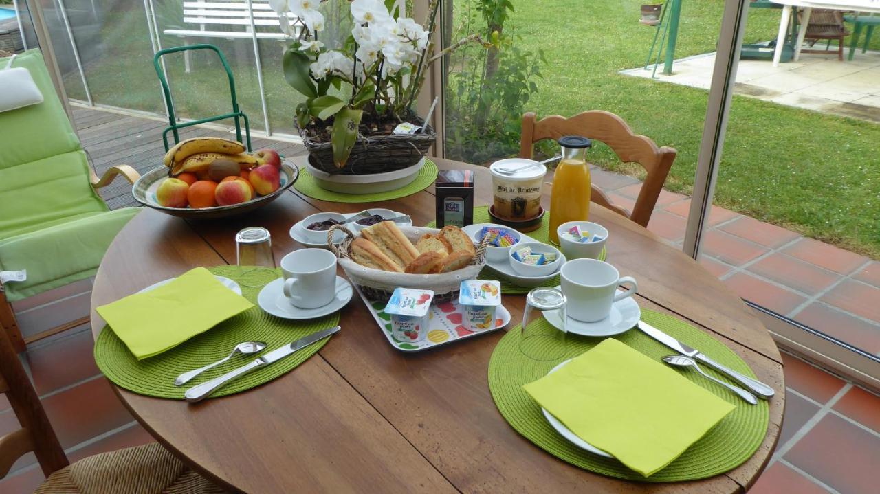 Bed and Breakfast Bienvenue A La Fremigere Jonzac Exterior foto