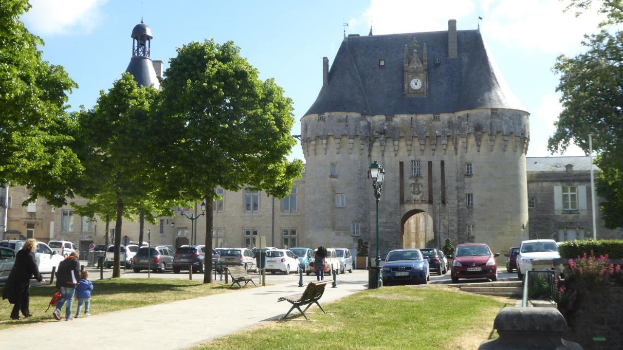 Bed and Breakfast Bienvenue A La Fremigere Jonzac Exterior foto